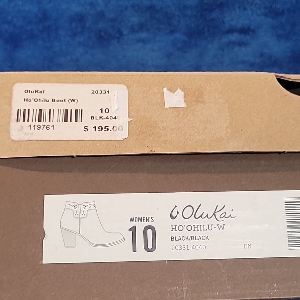 OluKai Ho'Ohilu Woman's Boot. SIZE 10. 3 Inch heels. Box included - Picture 9 of 9